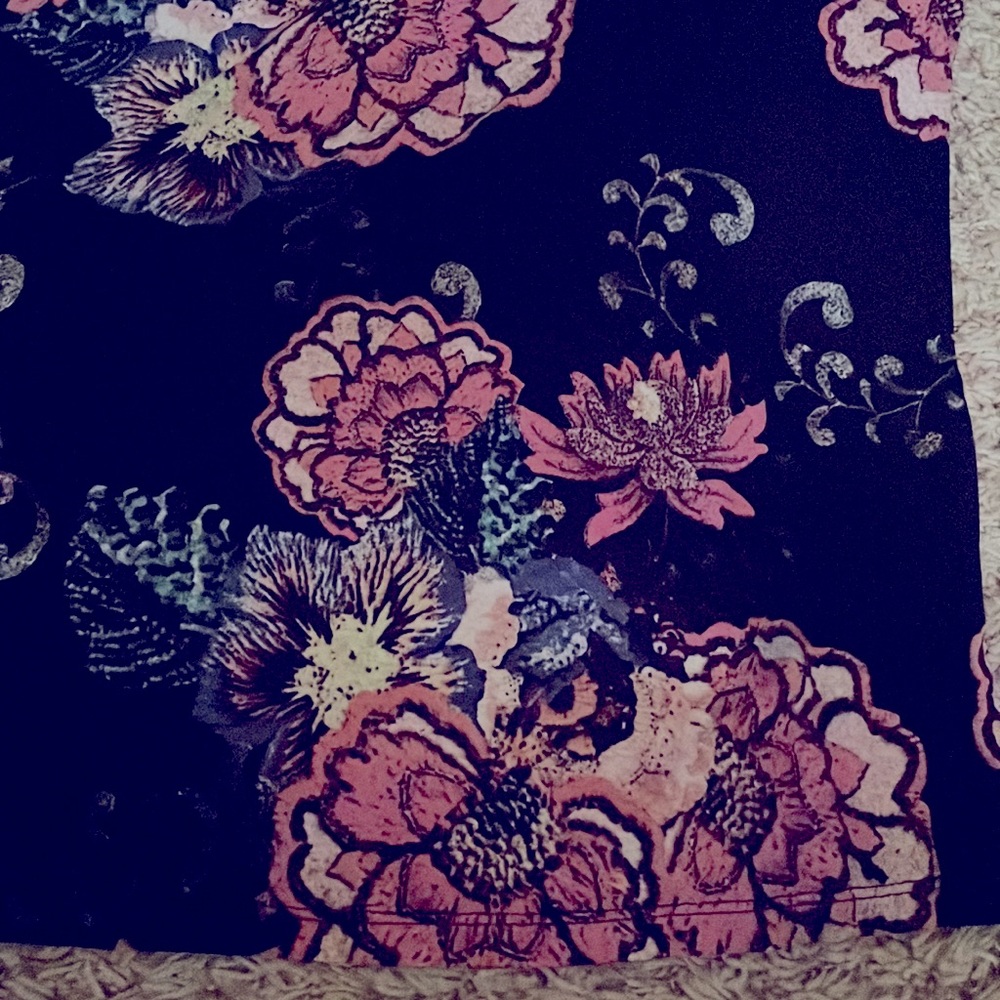 Navy plus v neck flower soft casual shirt - Picture 3 of 3